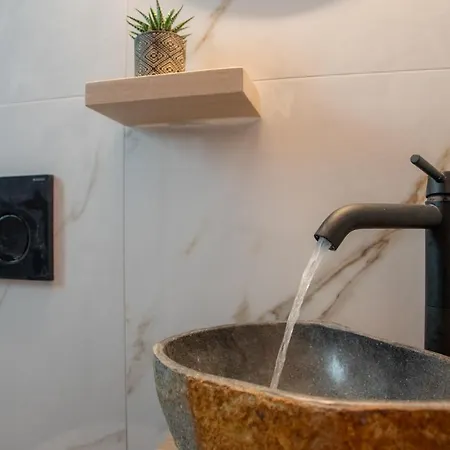 360° Panoramic View Apartment